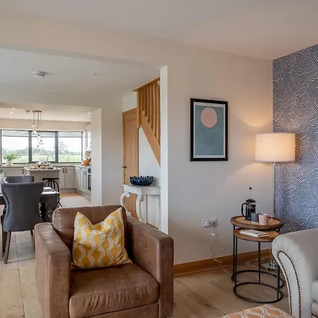 Ellesmere Barn * بيدال