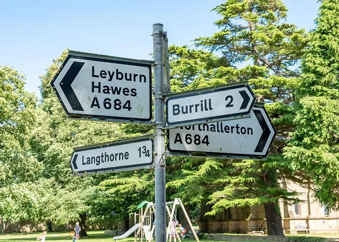 Ellesmere Barn * Bedale